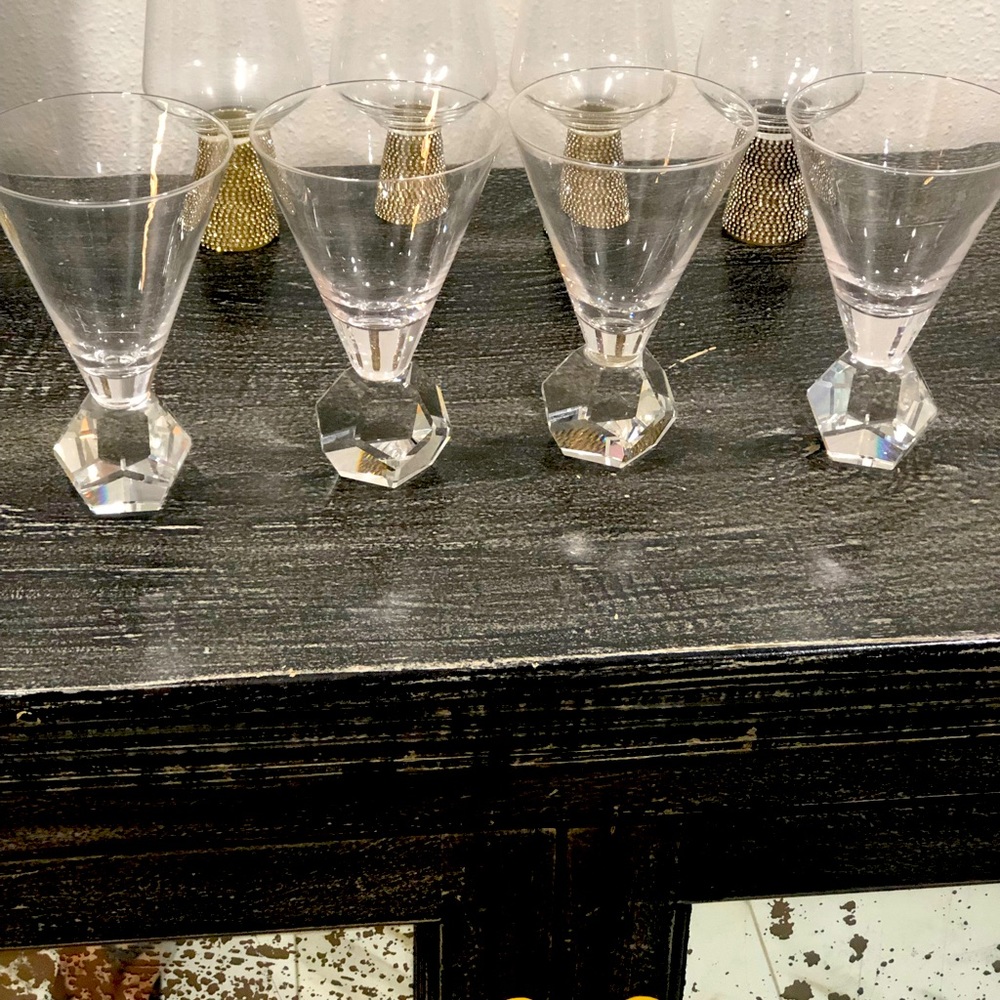Gorgeous Diamond bottom glass ( cocktail/ champagne)